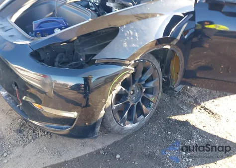 2021 Tesla Model Y Long Range Dual Motor All-Wheel Drive z USA, uszkodzony, nr VIN 5YJYGAEE1MF302798